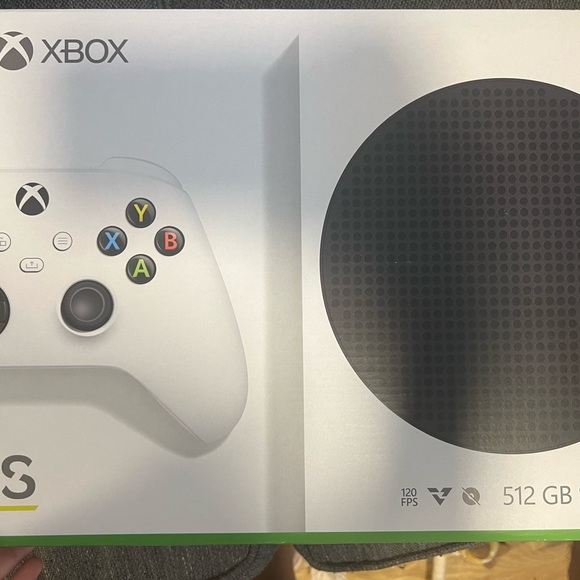 Xbox one s brand new never touched. - Picture 3 of 3